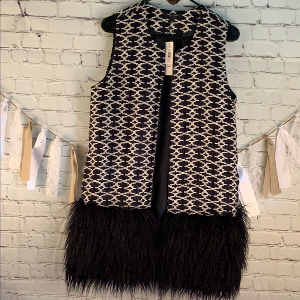 Romeo + Juliet Couture Vest sz L NWT